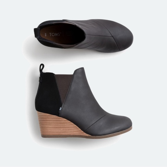 TOMS Kelsey Pull On Leather Wedge Bootie Black Size 7.5 NWT - Picture 1 of 5